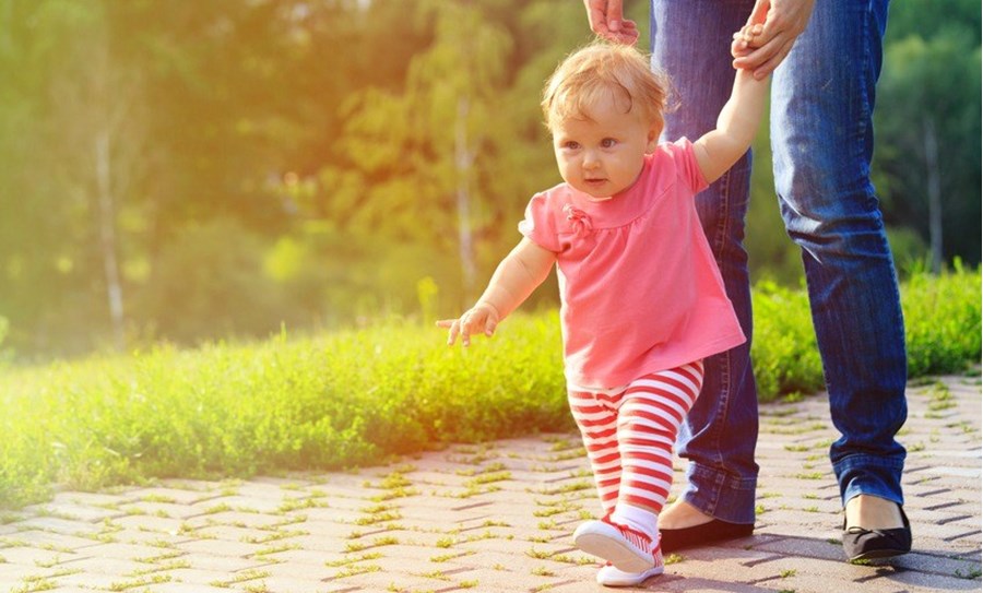 Quelles chaussures quand bébé commence à marcher ?